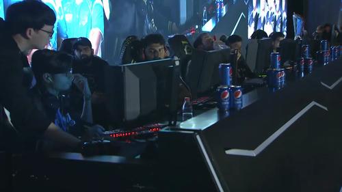 具备顶尖的 具备顶尖的